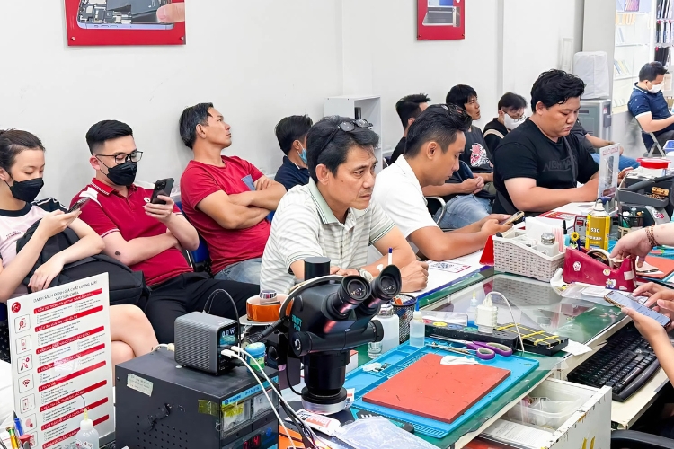 Thay cáp sạc iPhone 11 chính hãng REXON 13 Thay cáp sạc iPhone 11 chính hãng REXON 13