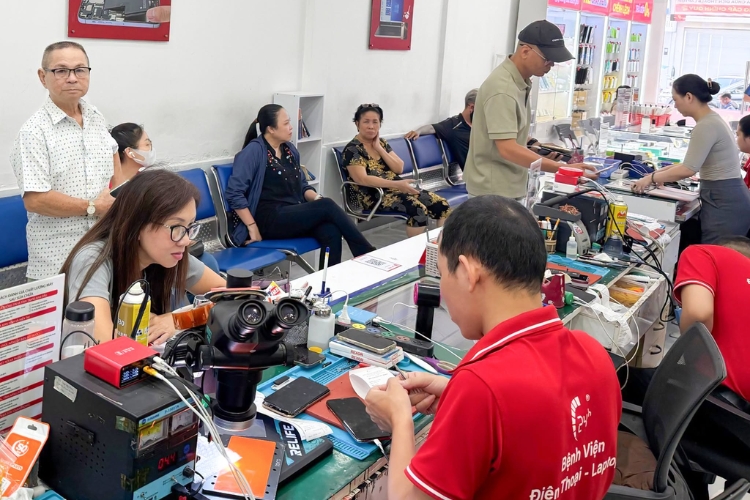 Thay cáp sạc iPhone 11 chính hãng REXON 14