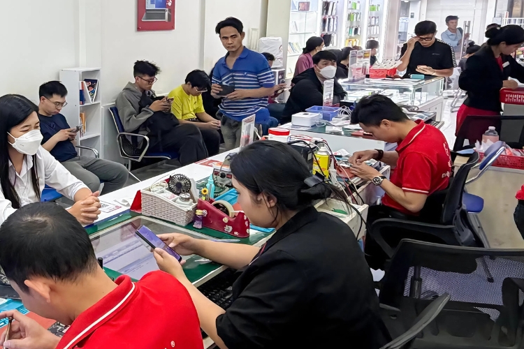 Thay cáp sạc iPhone 11 chính hãng REXON 15 Thay cáp sạc iPhone 11 chính hãng REXON 15