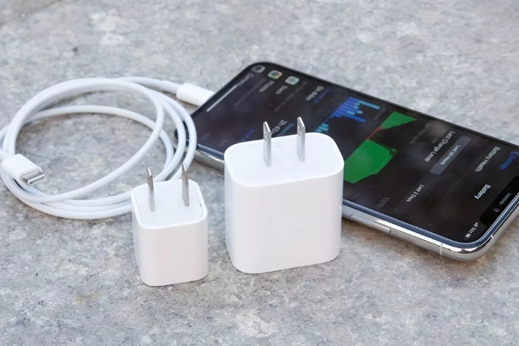 Thay cáp sạc iPhone 11 chính hãng REXON 2 Thay cáp sạc iPhone 11 chính hãng REXON 2