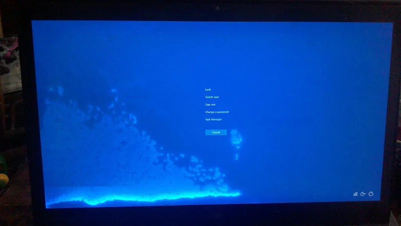 màn hình laptop bị vô nước