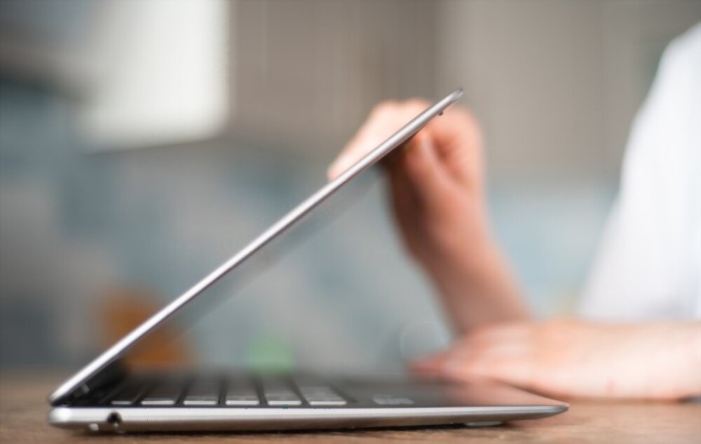 mở laptop