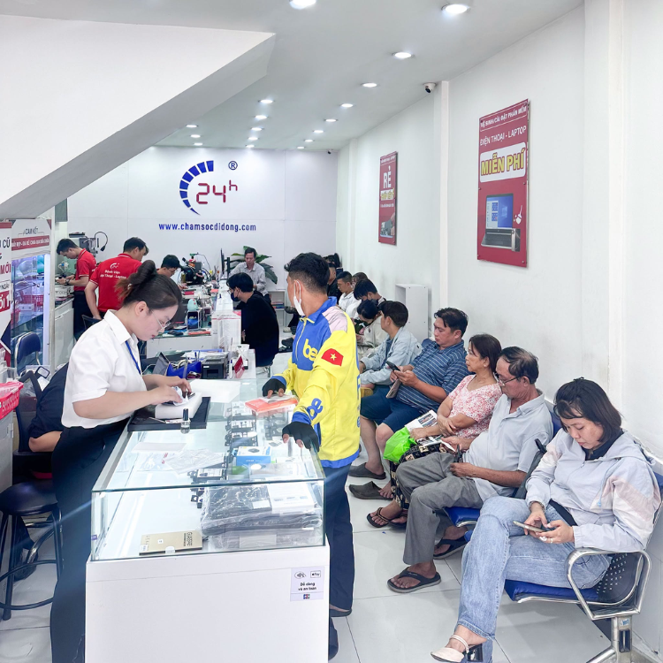mieng-dan-cuong-luc-top-iphone-15-pro-full-man-15