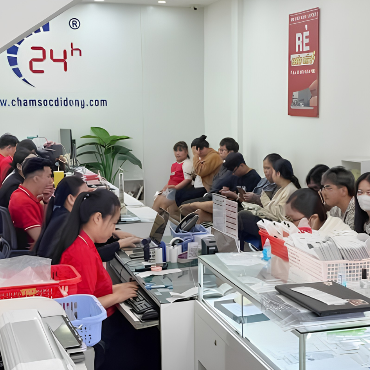 thay-cap-sac-iphone-14-chinh-hang-rexon-22