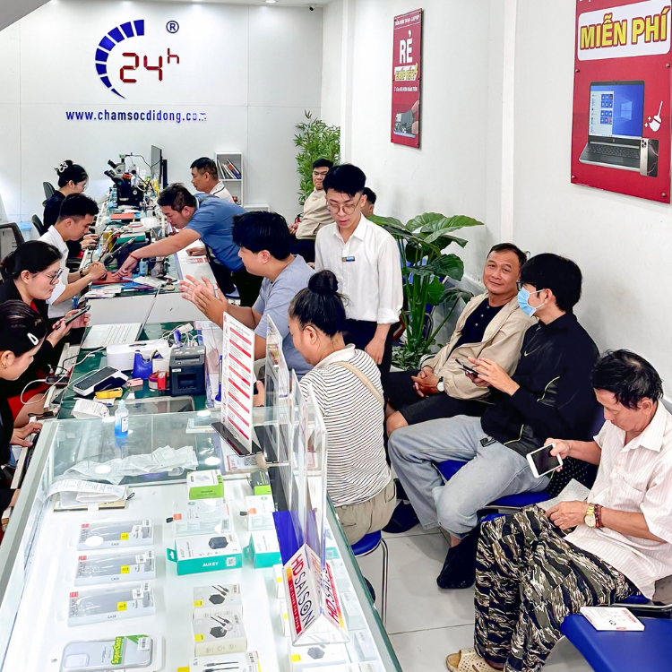 thay-cap-sac-iphone-14-plus-chinh-hang-rexon-18