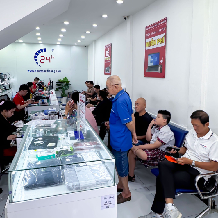 thay-cap-sac-iphone-13-mini-chinh-hang-rexon-18