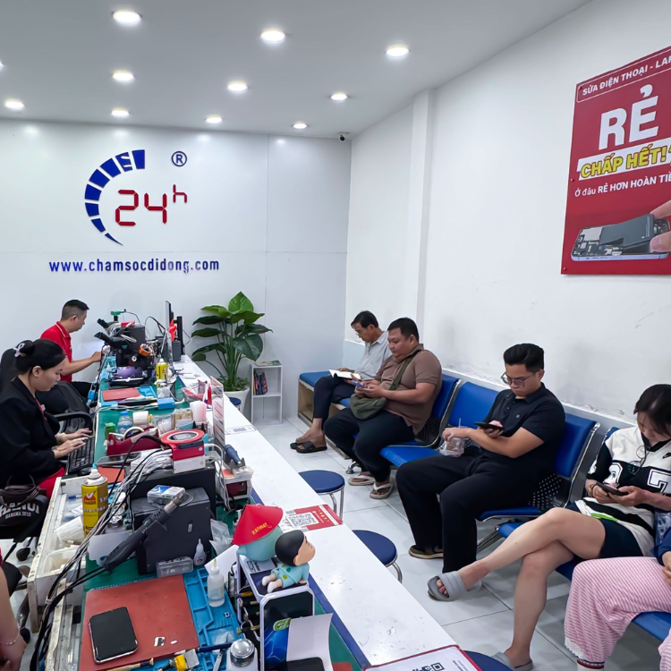 thay-cap-sac-iphone-12-mini-chinh-hang-rexon-16