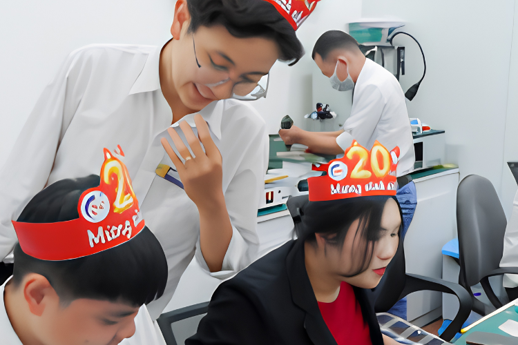 thay-cap-sac-iphone-xr-chinh-hang-rexon-3