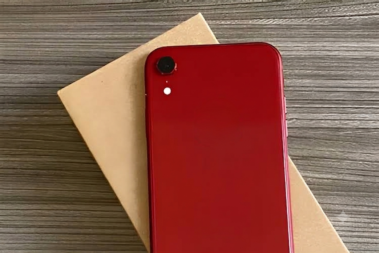 thay-cap-sac-iphone-xr-chinh-hang-rexon-18
