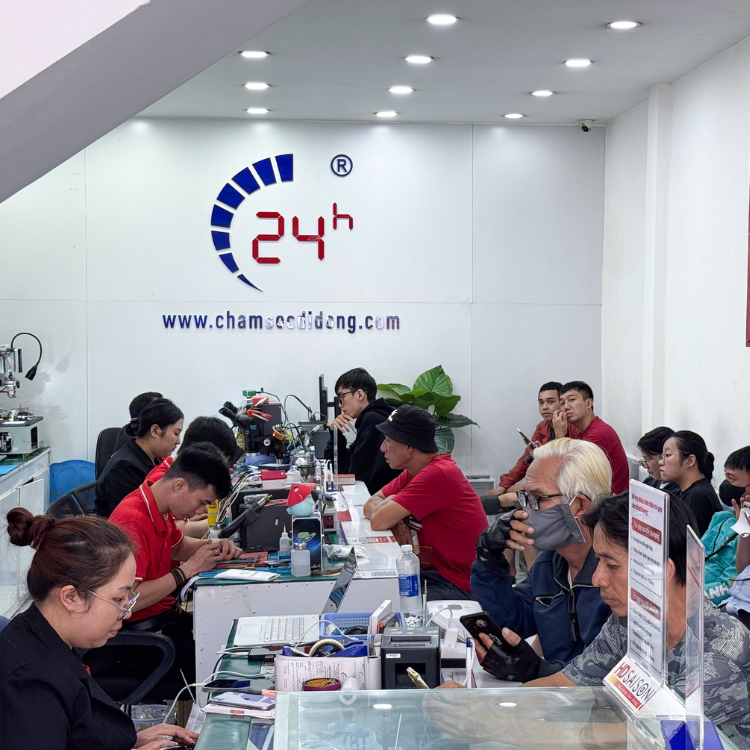 thay-cap-sac-iphone-xs-chinh-hang-rexon-10