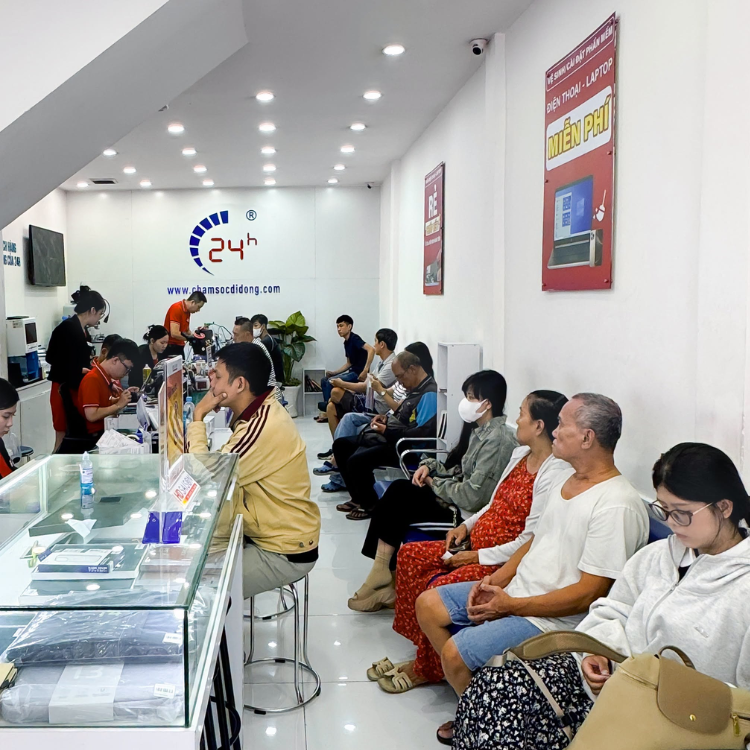 thay-cap-sac-iphone-xs-chinh-hang-rexon-14