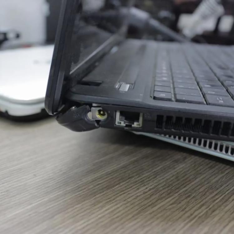 thay-man-hinh-laptop-dell-inspiron-15-inch-3501-8