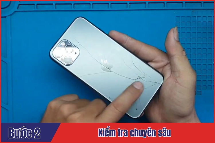 Nhân viên kiểm tra chuyên sâu trình trạng và tư vấn, báo giá sửa chữa