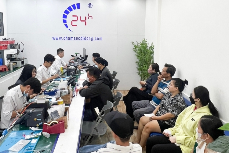 thay mặt kính iPhone 13 mini