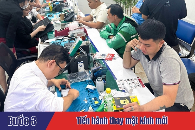Tiến hành thay mặt kính mới thay mặt kính iphone 15 plus