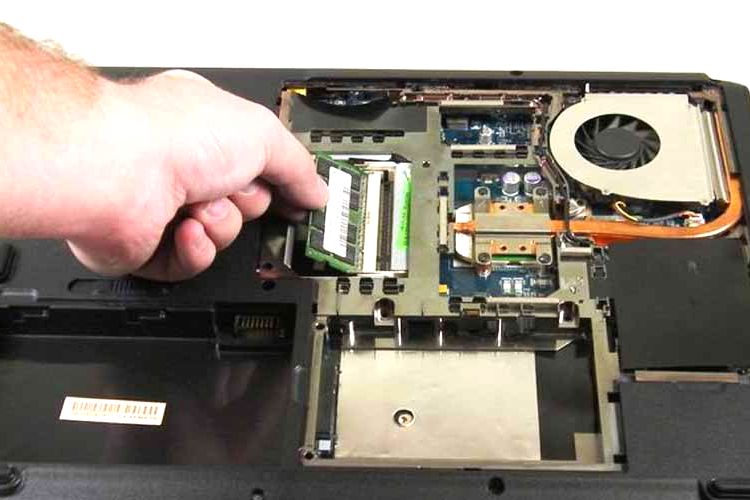 Quy trình thay RAM tại Bênh Viện sửa chữa laptop 24h