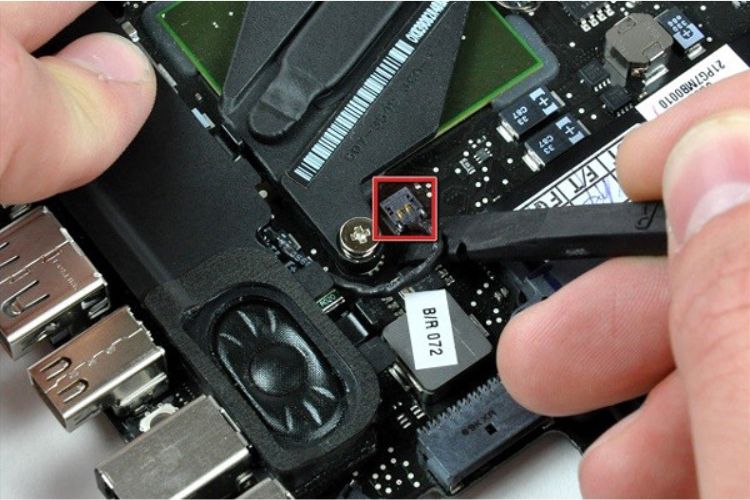 Các trường hợp khiến bạn phải thay loa MacBook Pro 13 inch (2013, 2014, 2015) Chính Hãng, Lấy liền