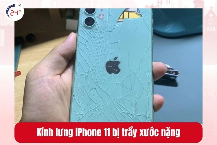 Kính lưng iPhone 11 bị trầy xước nặng