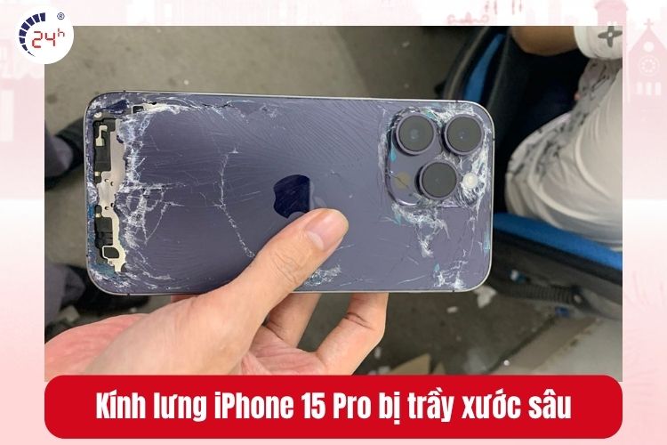 Kính lưng iPhone 15 Pro bị trầy xước sâu và nặng
