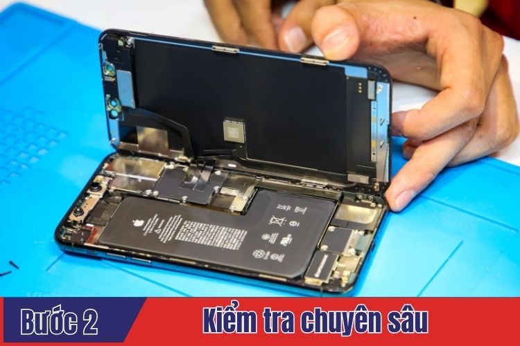 Kiểm tra chuyên sâu trình trạng iPhone 13 Mini cần thay mặt kính