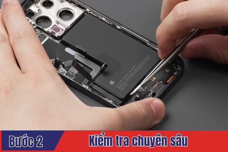 Kiểm tra chuyên sâu trình trạng iPhone 15 Pro Max cần thay mặt kính