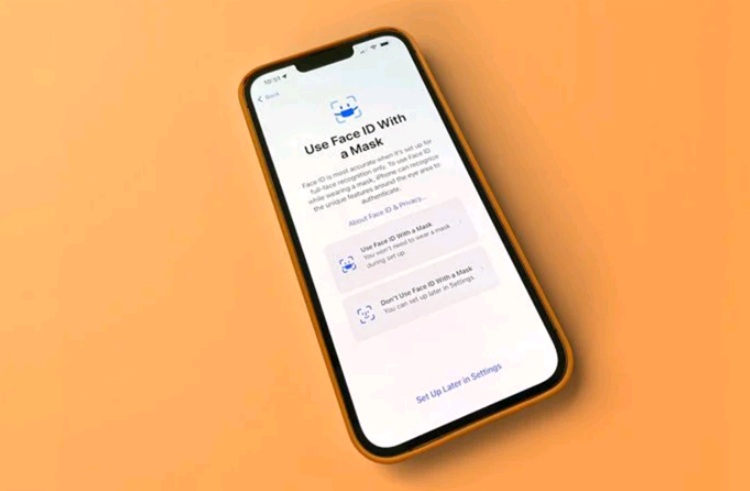 Với phiên bản iOS 15.4, tính năng Face ID có thể nhận diện chủ nhân kể cả khi đang đeo khẩu trang