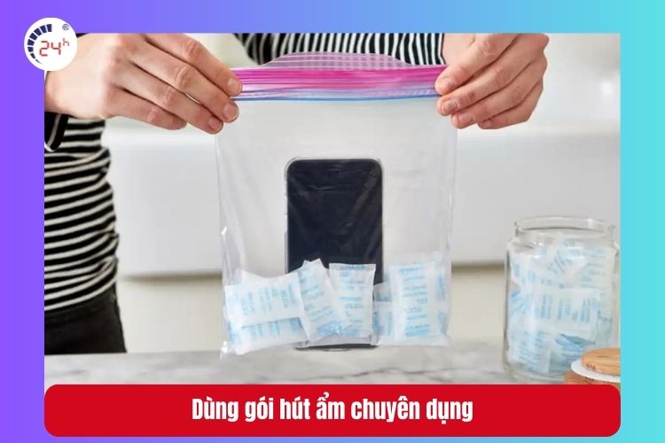 Dùng gói hút ẩm chuyên dụng để thực hiện đẩy nước ra khỏi loa iPhone