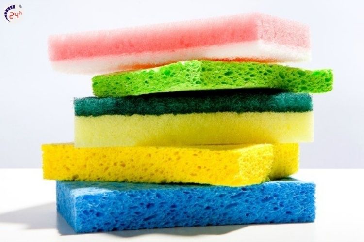 Bọt biển mềm giúp làm mờ vết xước nhẹ trên vỏ điện thoại 