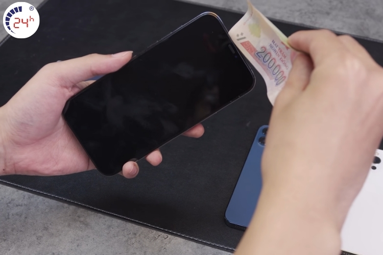 Thực trạng điện thoại bị hở màn hình, bung keo hiện nay