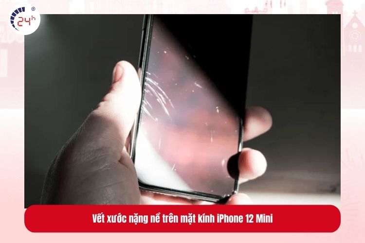 Vết xước nặng nề trên mặt kính iPhone 12 Mini gây giảm độ rõ ràng, làm mờ hình ảnh và mất chi tiết hiển thị