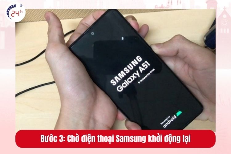 Bước 3: Chờ điện thoại Samsung tự động khởi động lại
