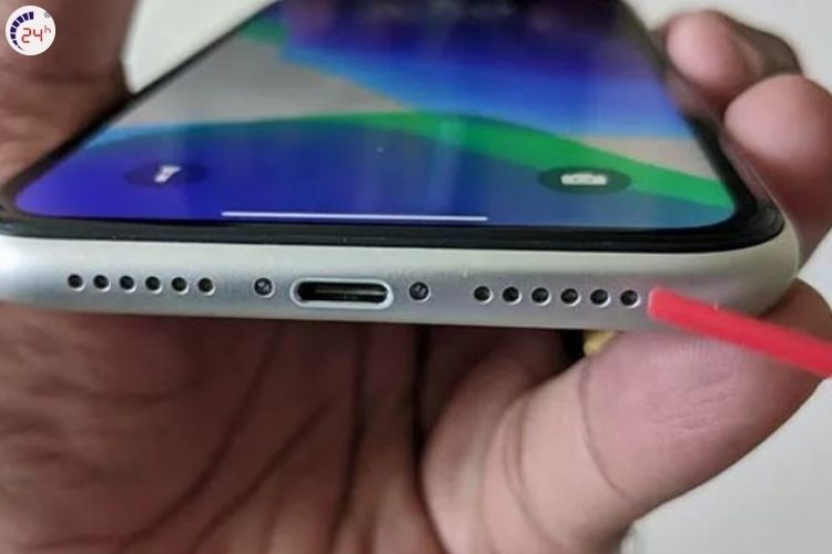 Âm thanh từ loa của iPhone chính hãng rõ ràng và không bị rè
