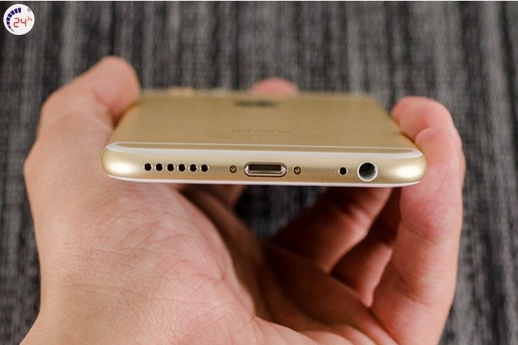 Lỗ loa và mic của iPhone được gia công mượt mà và tinh xảo