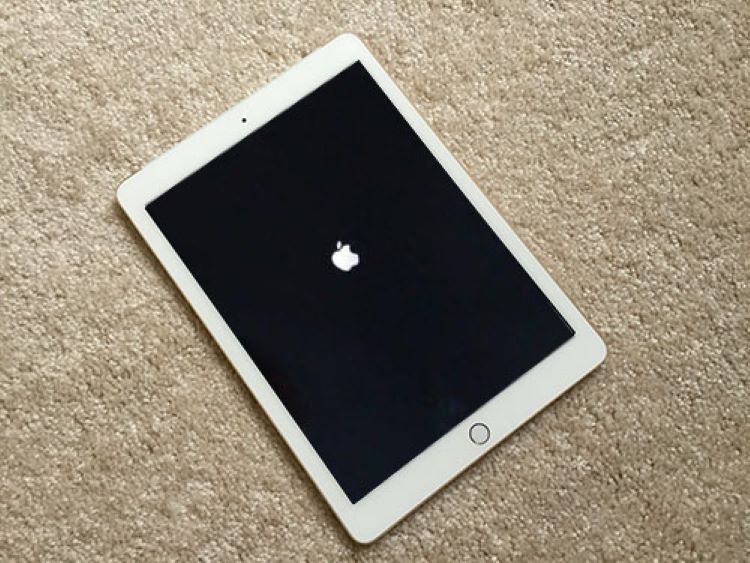 Nguyên nhân iPad hiện quả táo rồi tắt
