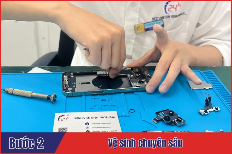 Vệ sinh chuyên sâu iPhone 13