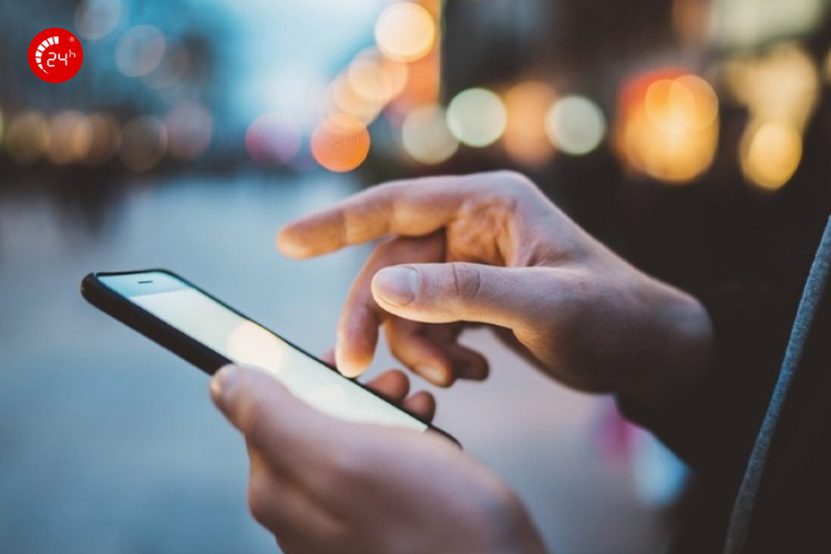 màn hình điện thoại sáng