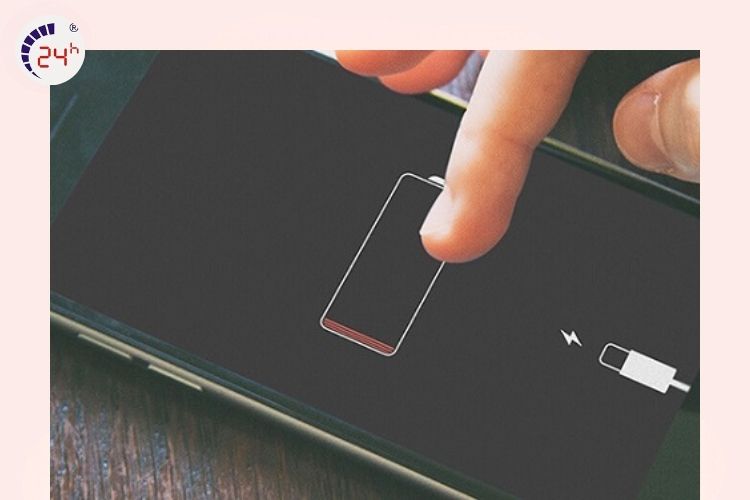 Tắt máy ngay sau khi rút sạc là dấu hiệu của việc cần thay pin