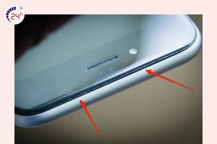 Lớp kính bị bong tróc làm mất thẩm mỹ và dễ hư hại đến màn hình