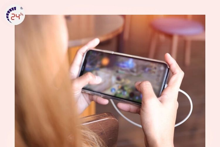 Vừa sạc vừa sử dụng làm cho pin nhanh chai và cần thay mới