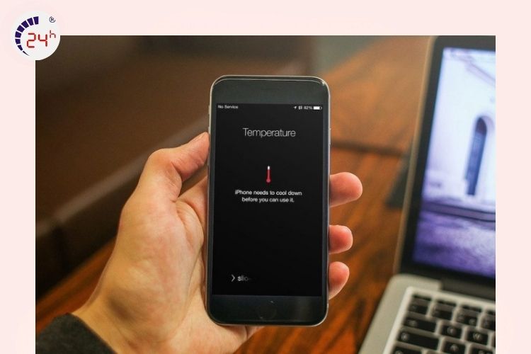 Máy bị nóng bất thường là dấu hiệu của việc cần thay pin