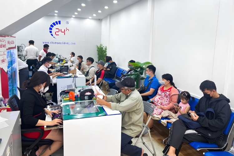 Thay pin iPhone tại Bệnh viện Điện thoại, Laptop 24h