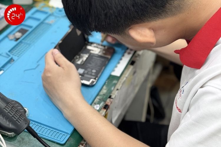 Chăm sóc di động thay pin iPhone