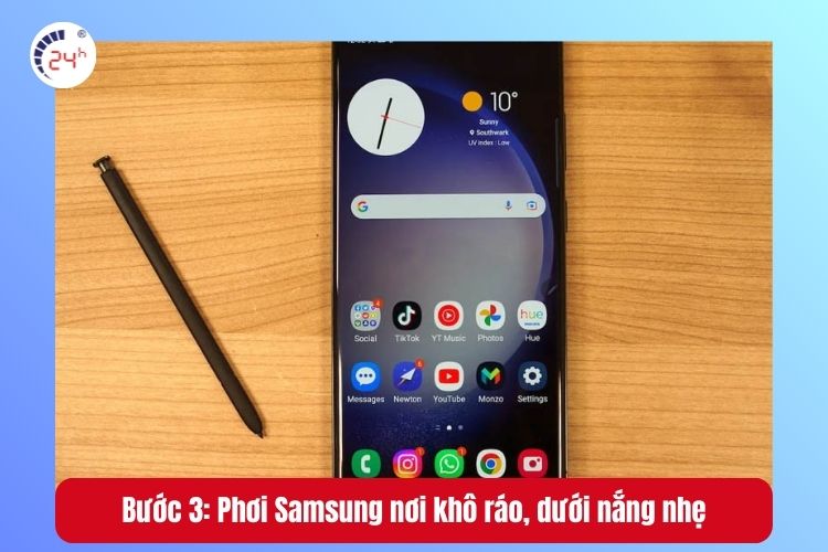 Bước 3: Phơi Samsung nơi khô ráo, dưới nắng nhẹ