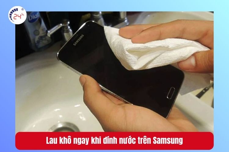 Lau khô ngay khi dính nước là cách phòng tránh tốt nhất khi Samsung bị nhiễm nước