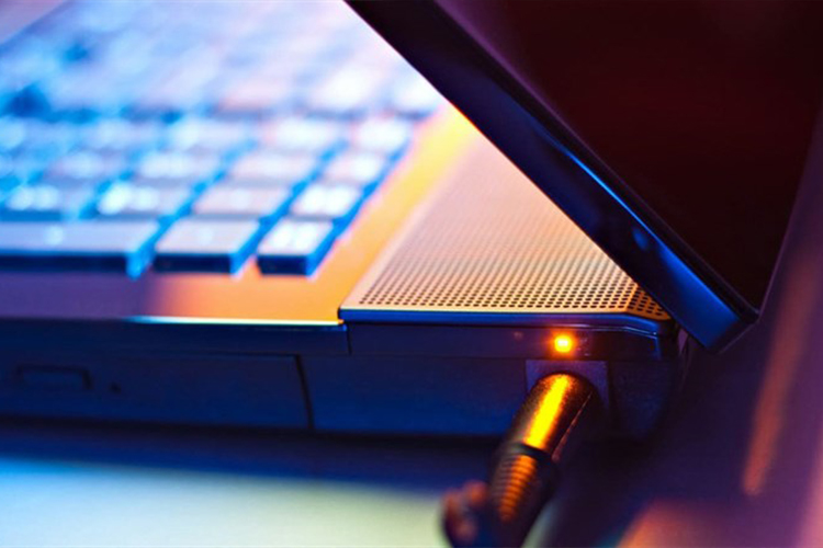 Cách sạc pin laptop hiệu quả và an toàn