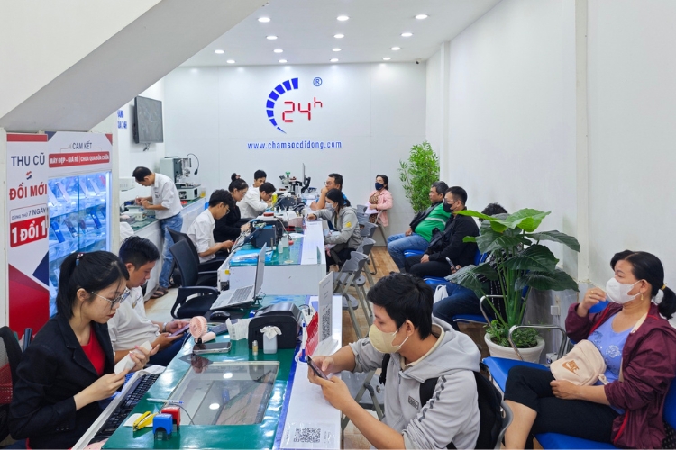 thay kính lưng iPhone 13 mini