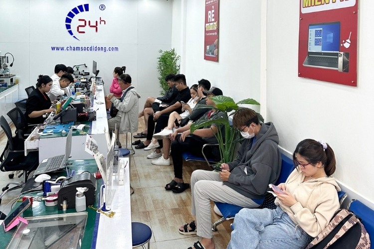 Thay mặt kính iPhone 11 