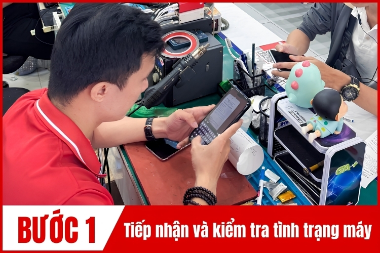 Nhân viên tiếp nhận và lắng nghe thiết bị lỗi tại chamsocdidong.com