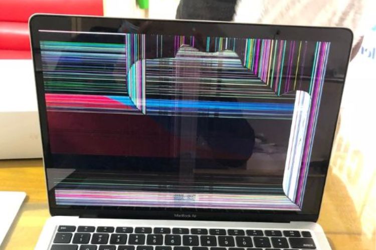 Lỗi màn hình MacBook Pro 15 inch A1707 (2016, 2017) thường gặp 