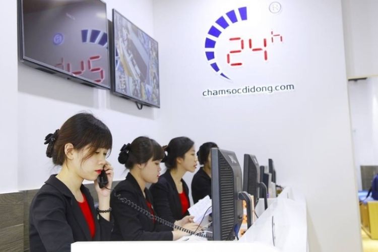 Các nhân viên làm việc tại quầy tư vấn sẽ liên hệ để xin đánh giá của khách hàng 